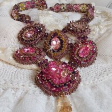 Majestic Crystal Haute-Couture halskæde med cabochons, Swarovski Crystal bicones, glasperler og frøperler af høj kvalitet